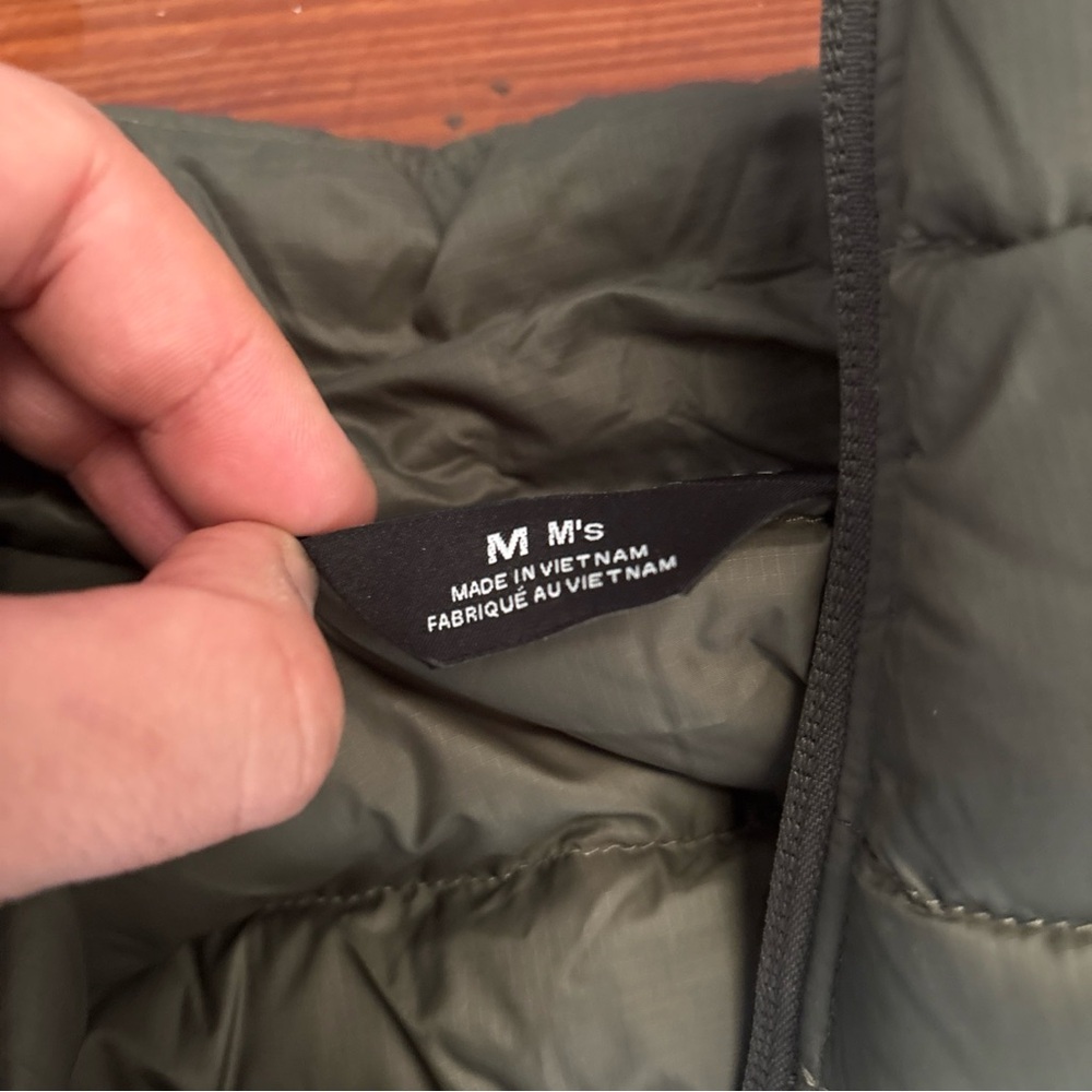 Patagonia Down Vest, Men’s Medium - Picture 3 of 5